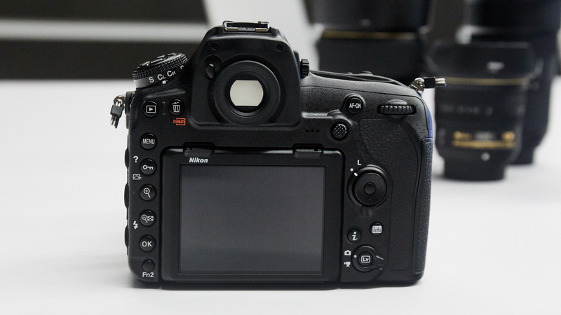 All the buttons also light up—in case you want to get your astrophotography on. (Image: Alex Cranz/Gizmodo)